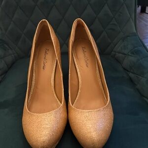 Roland Cartier Glittering Gold Pumps